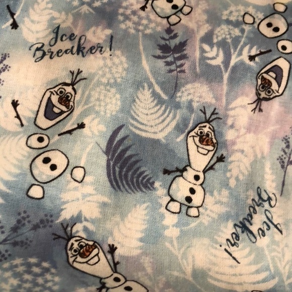 Disney Frozen fabric fat quarters. Elsa & Anna. Bundle & save! - Picture 2 of 3